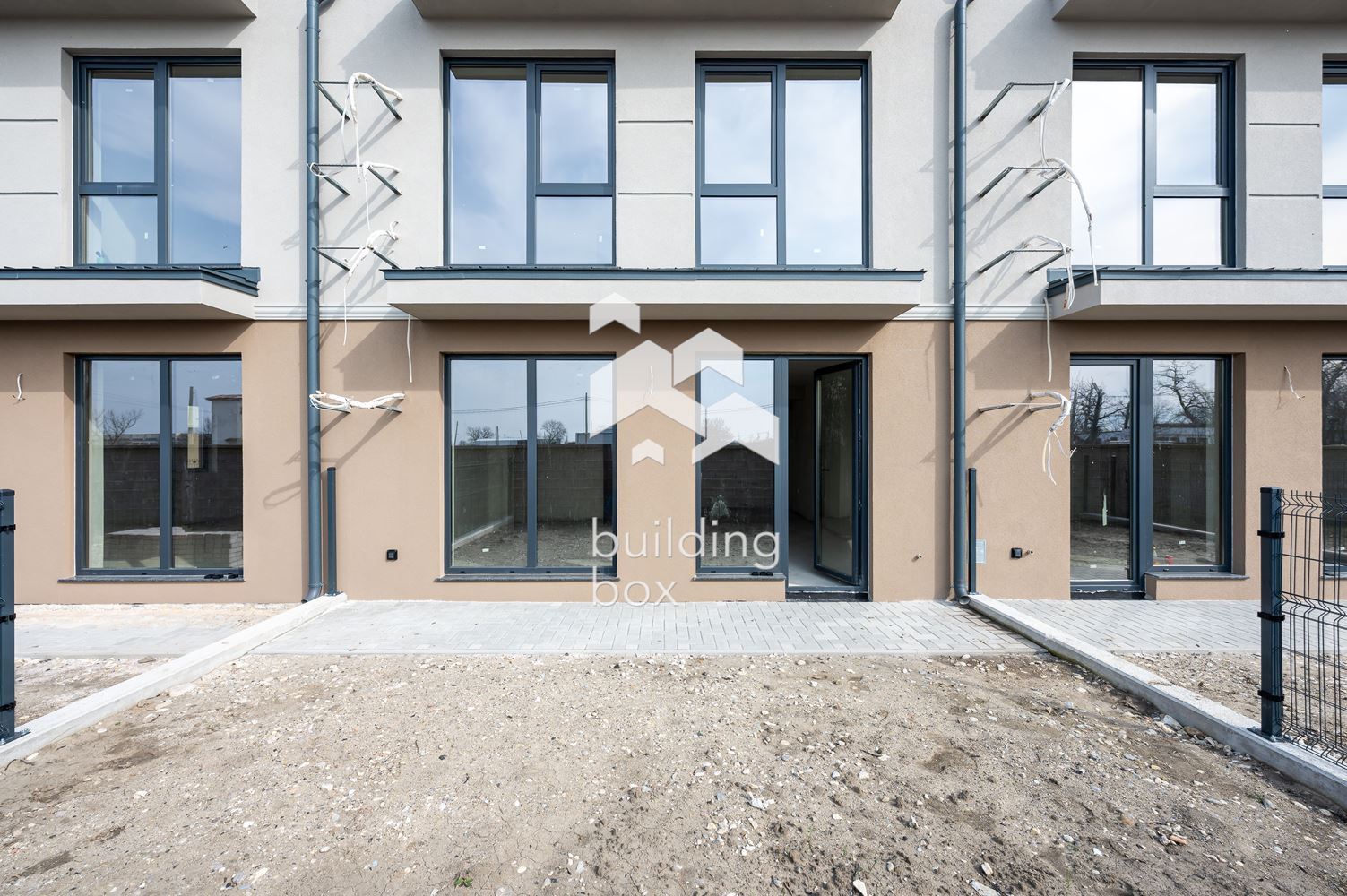 Редова къща с. Маноле - 0