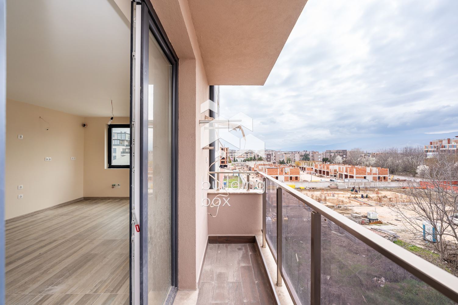 Тристаен апартамент, довършен до ключ - кв. Остромила - 0