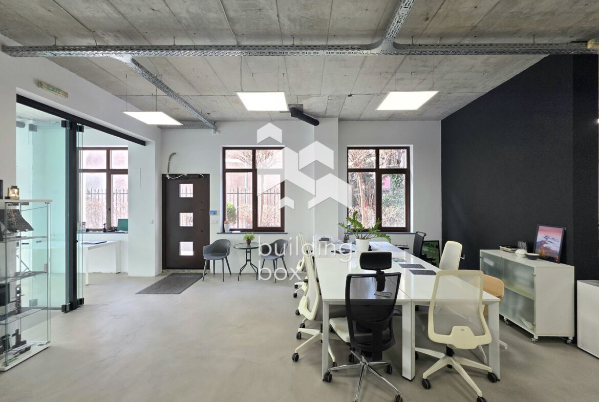 Офис със склад и паркомясто в идеален център – кв. Яворов - 0