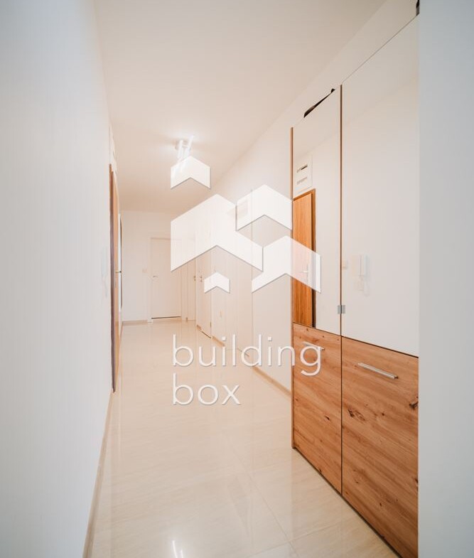 Тристаен обзаведен СИТИ ПАРК ЮГ - 0