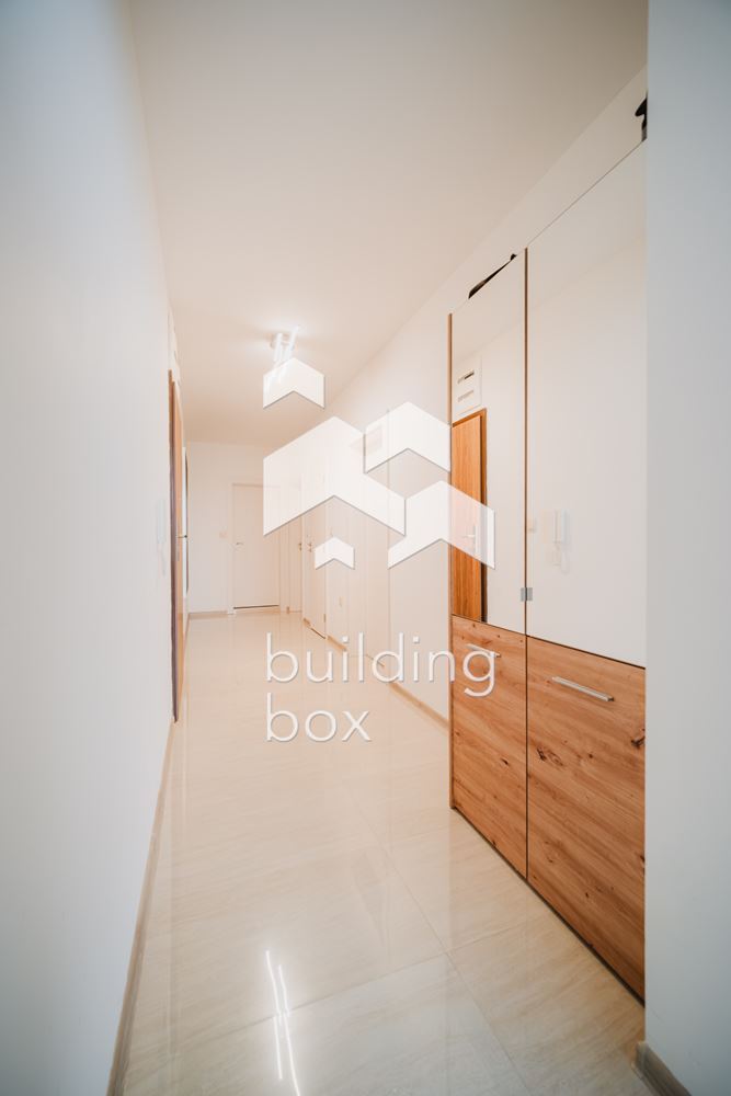 Тристаен обзаведен СИТИ ПАРК ЮГ - 0