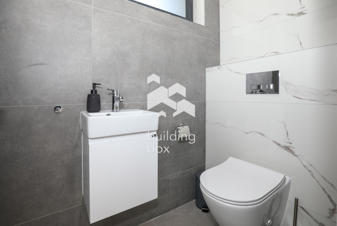 Обзаведена къща в Бистрица - 0