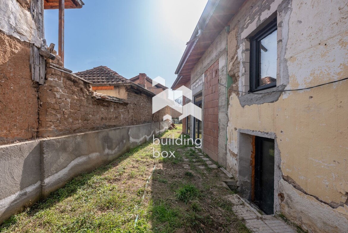 Еднофамилна къща в с. Старосел - 0