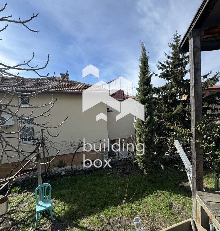 Къща с двор в сърцето на град Пловдив. - 0