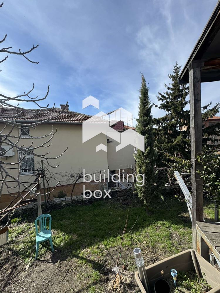 Къща с двор в сърцето на град Пловдив. - 0