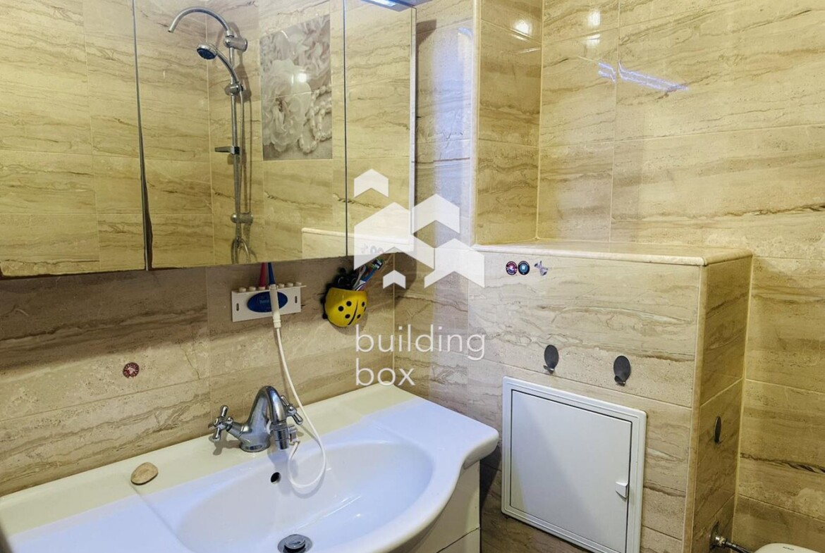 Светъл тристаен апартамент - 0