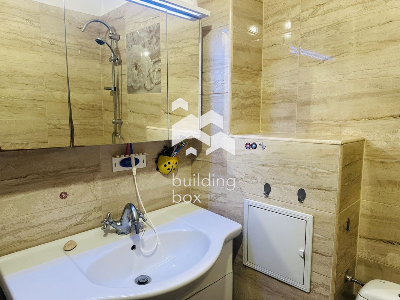 Светъл тристаен апартамент - 0