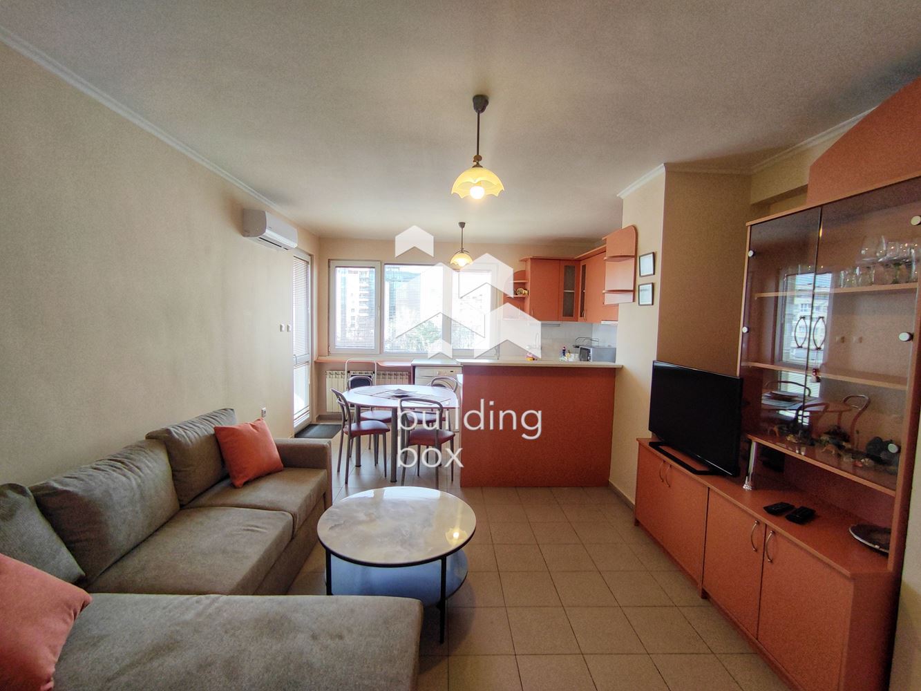 Слънчев тристаен апартамент в кв. Гео Милев