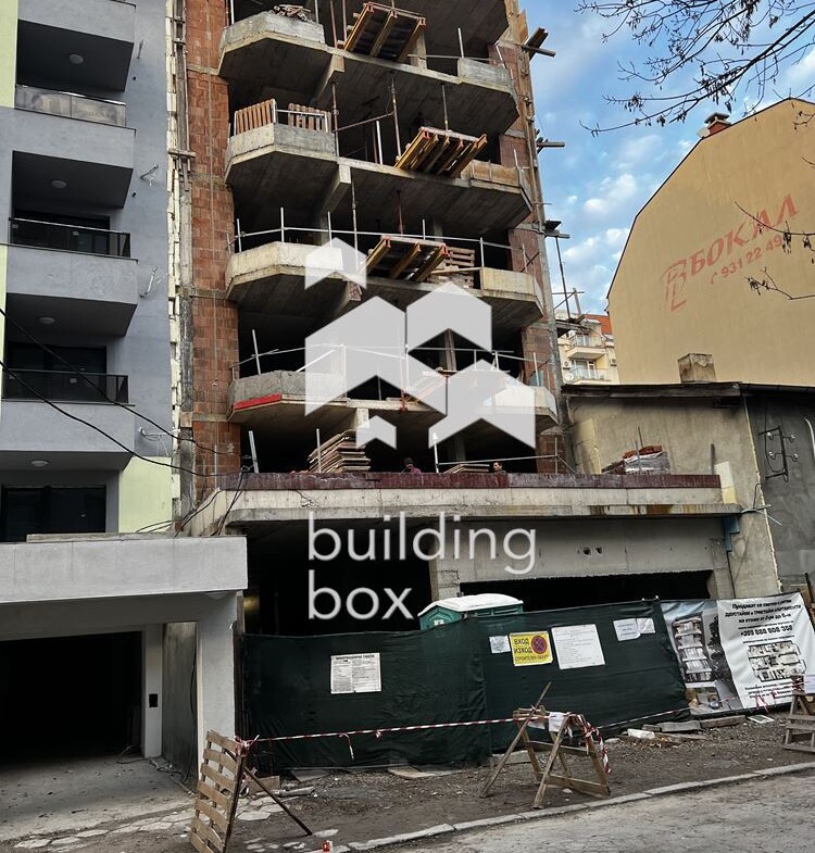 Продава Тристаен апартамент - 0