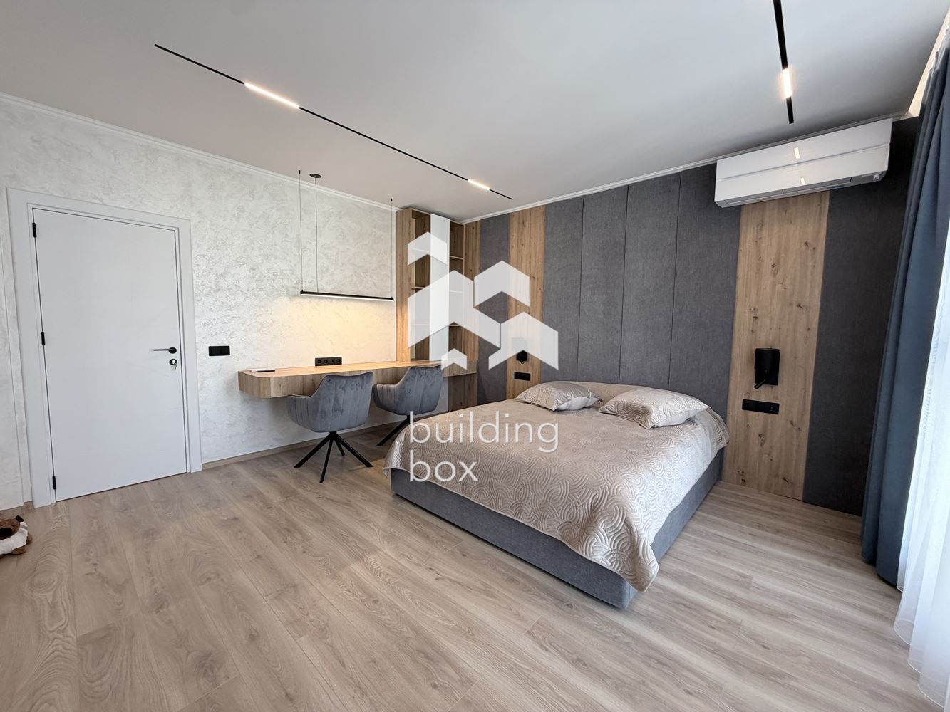 Тристаен луксозен апартамент под наем - к-с Роял Гардън - 0