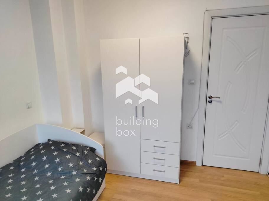 Свеж и уютен тристаен апартамент в кв. Изток - 0