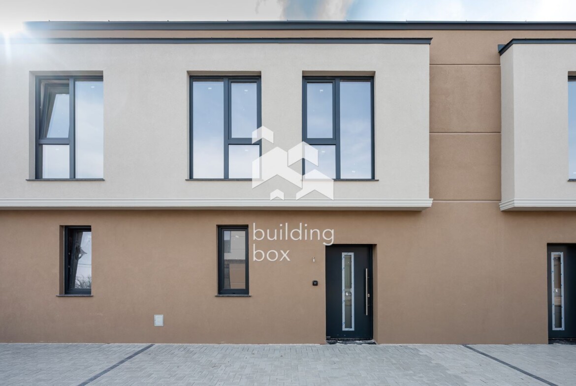 Редова къща с. Маноле - 0