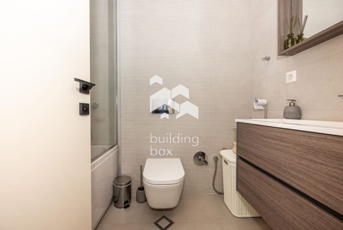 Триетажна луксозна къща в град Пловдив, кв. Остромила - 0