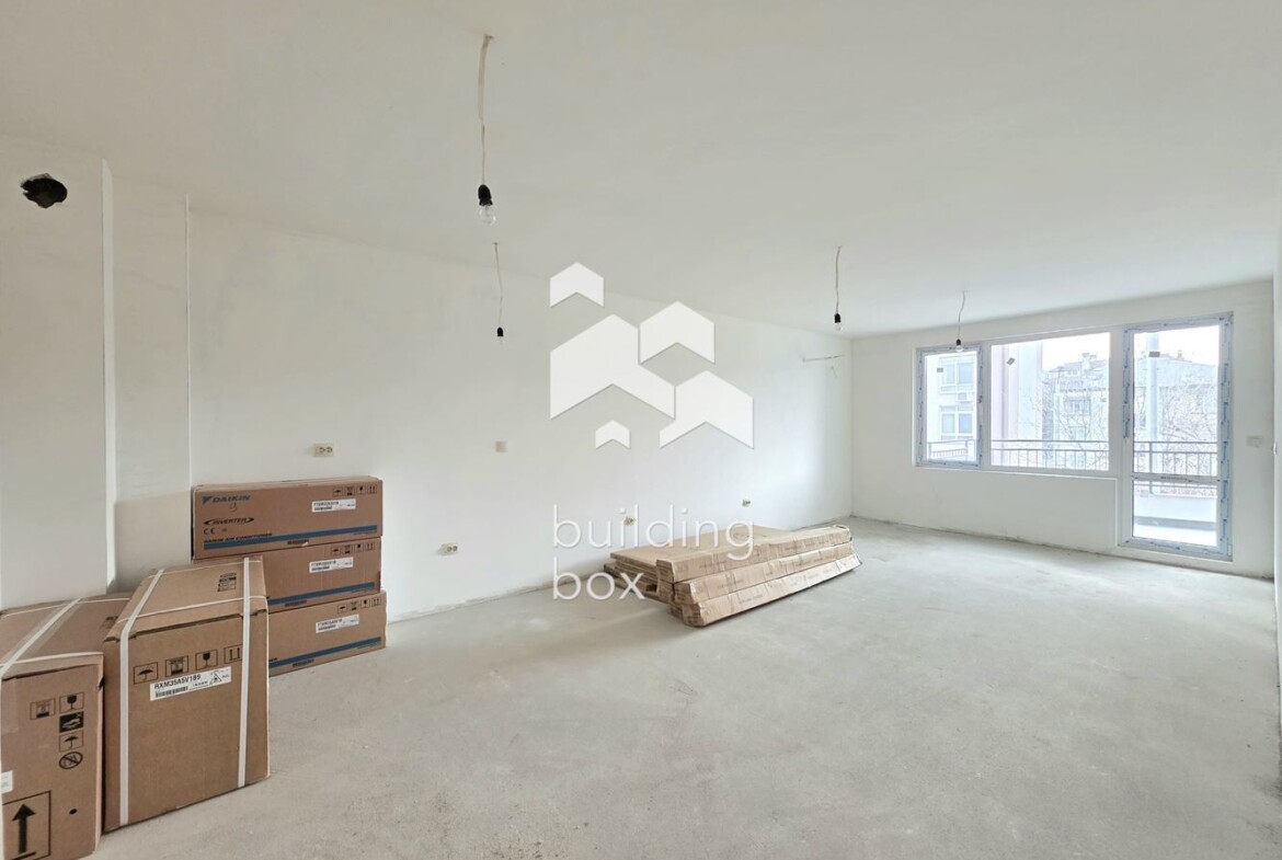 Тристаен апартамент - кв. Оборище - 0