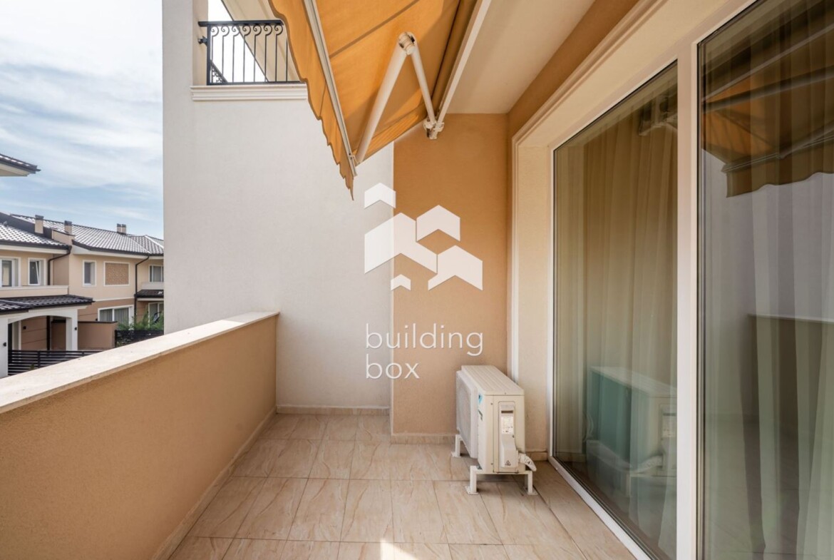 Триетажна луксозна къща в град Пловдив, кв. Остромила - 0