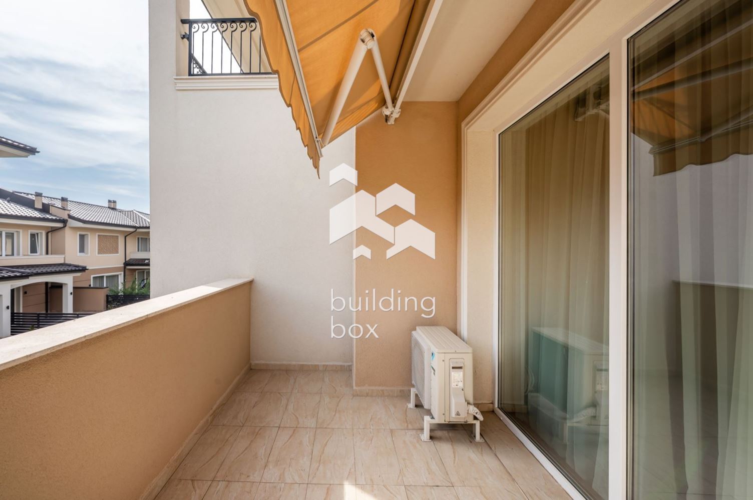 Триетажна луксозна къща в град Пловдив, кв. Остромила - 0