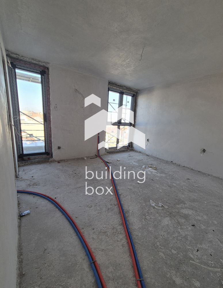 Тристаен апартамент в сграда "Casa Madrid" - район Оборище - 0