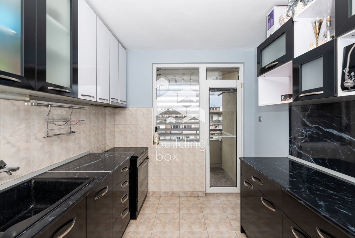 Апартамент с три отделни помещения срещу Съдебната палата - 0