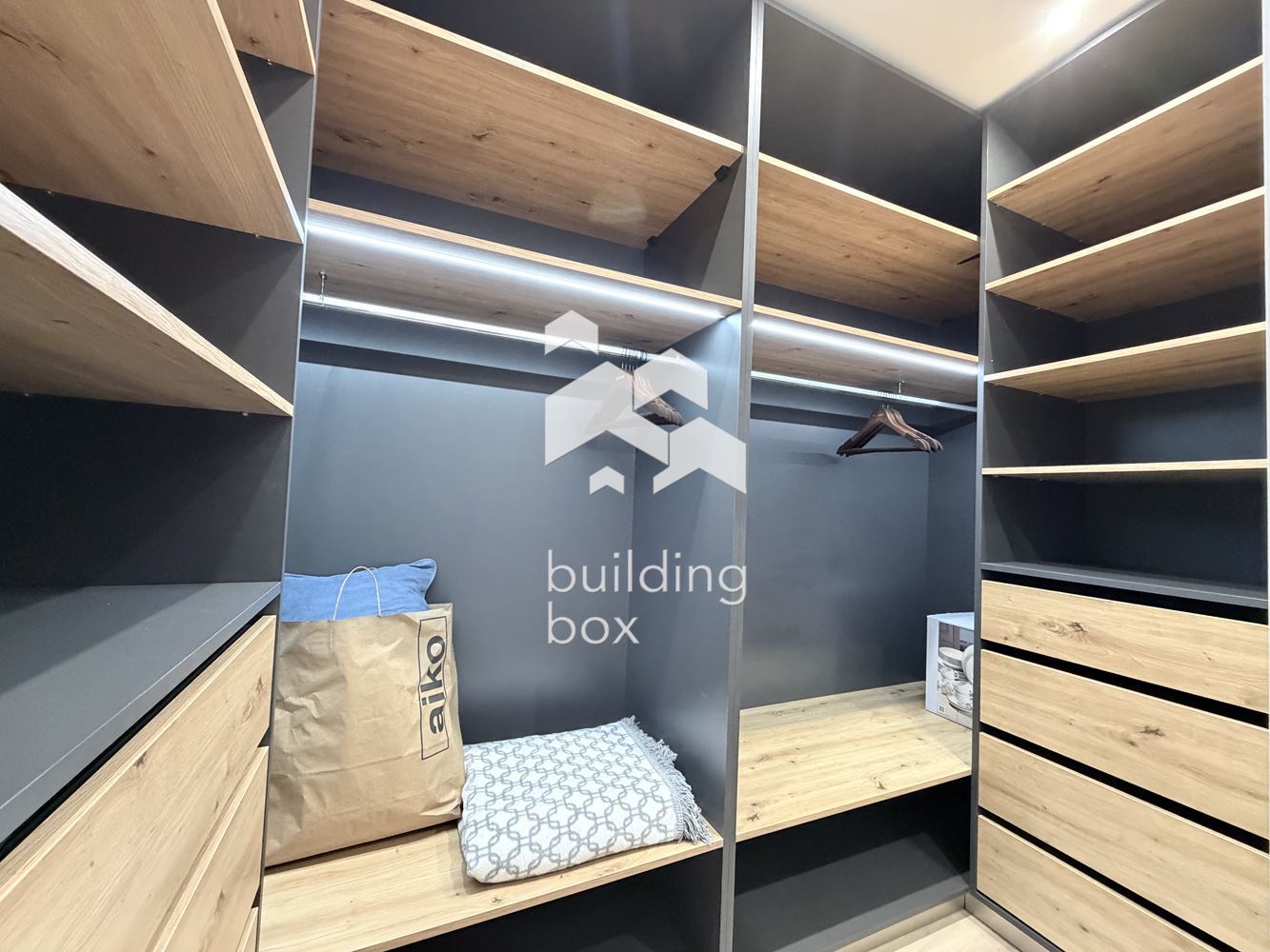 Тристаен луксозен апартамент под наем - к-с Роял Гардън - 0