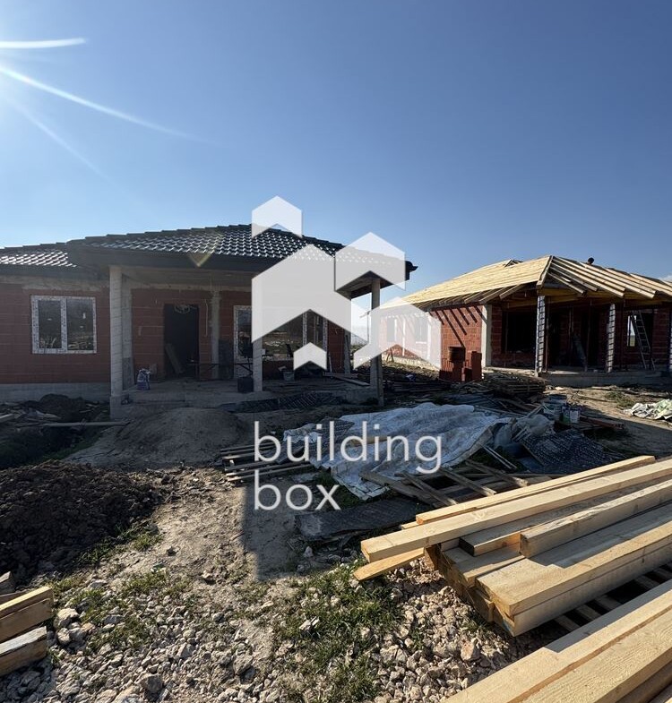 Самостоятелна къща в село Маноле - 0