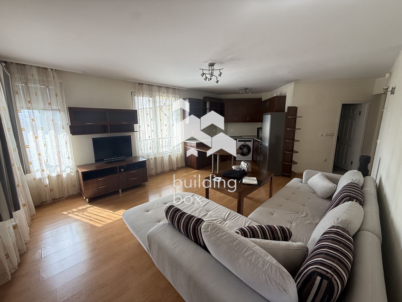 Просторен и семеен тристаен апартамент в кв. Гео Милев - 0