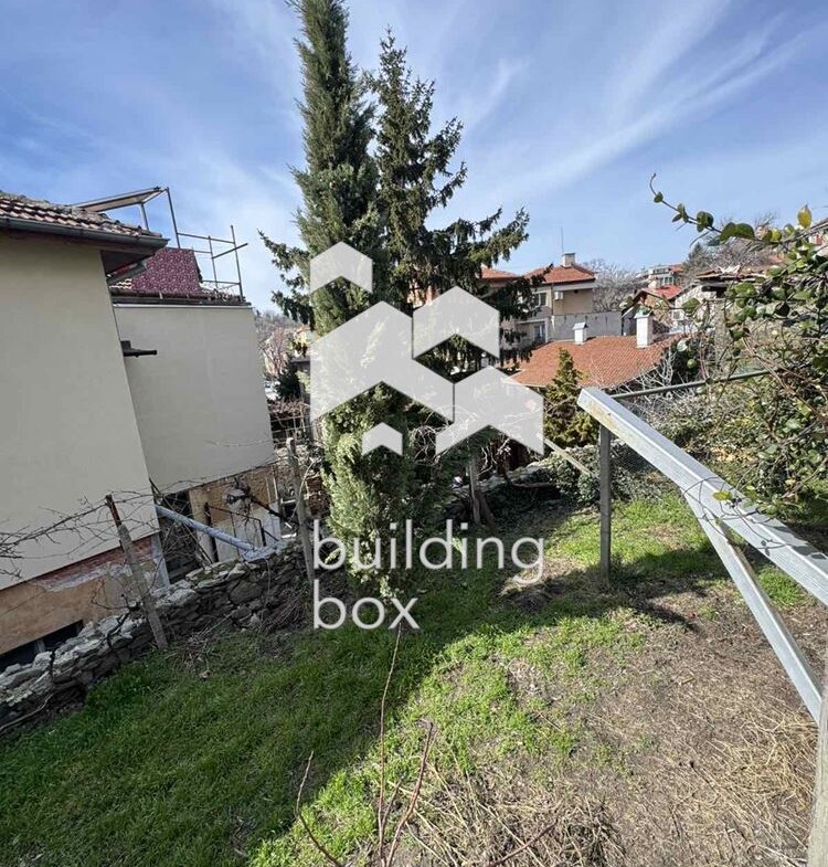 Къща с двор в сърцето на град Пловдив. - 0