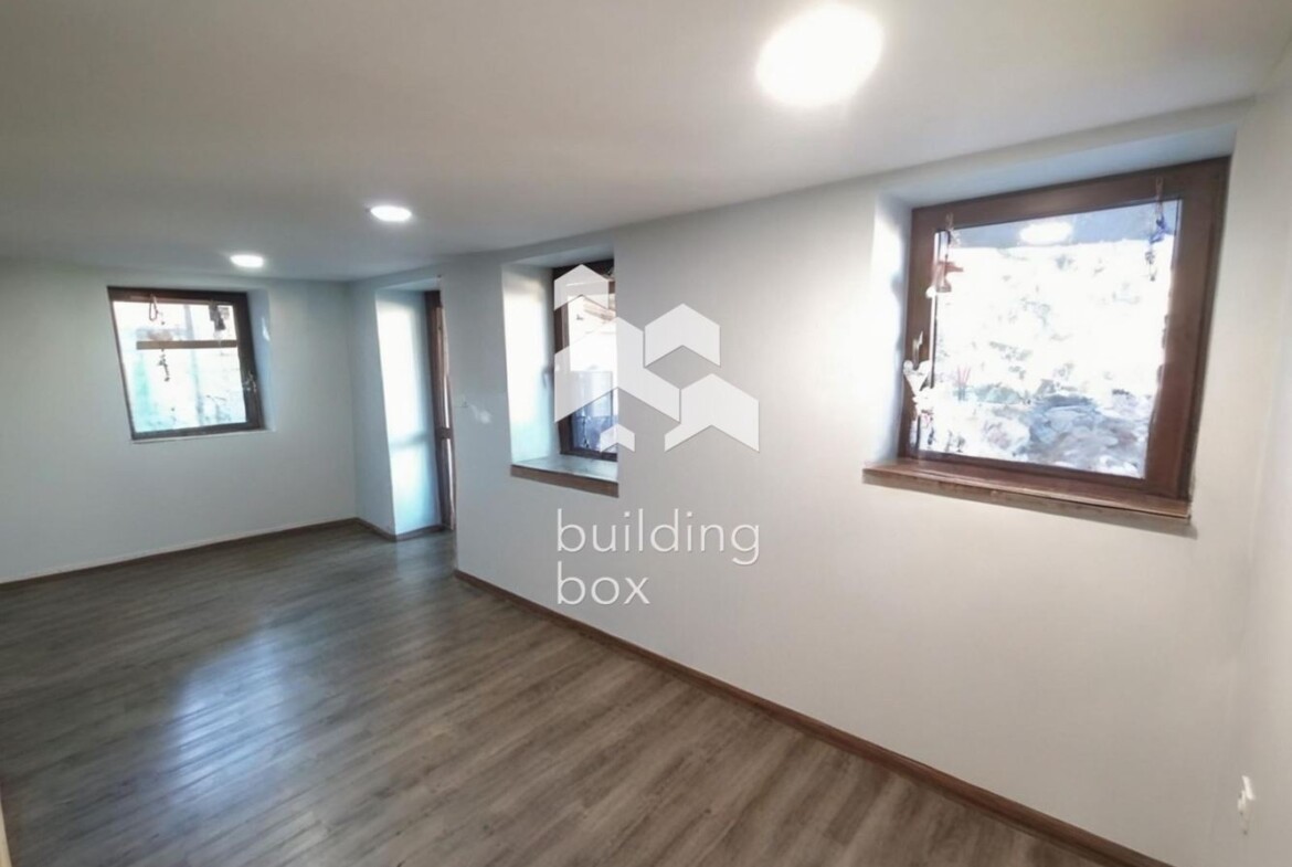 Къща с двор в сърцето на град Пловдив. - 0