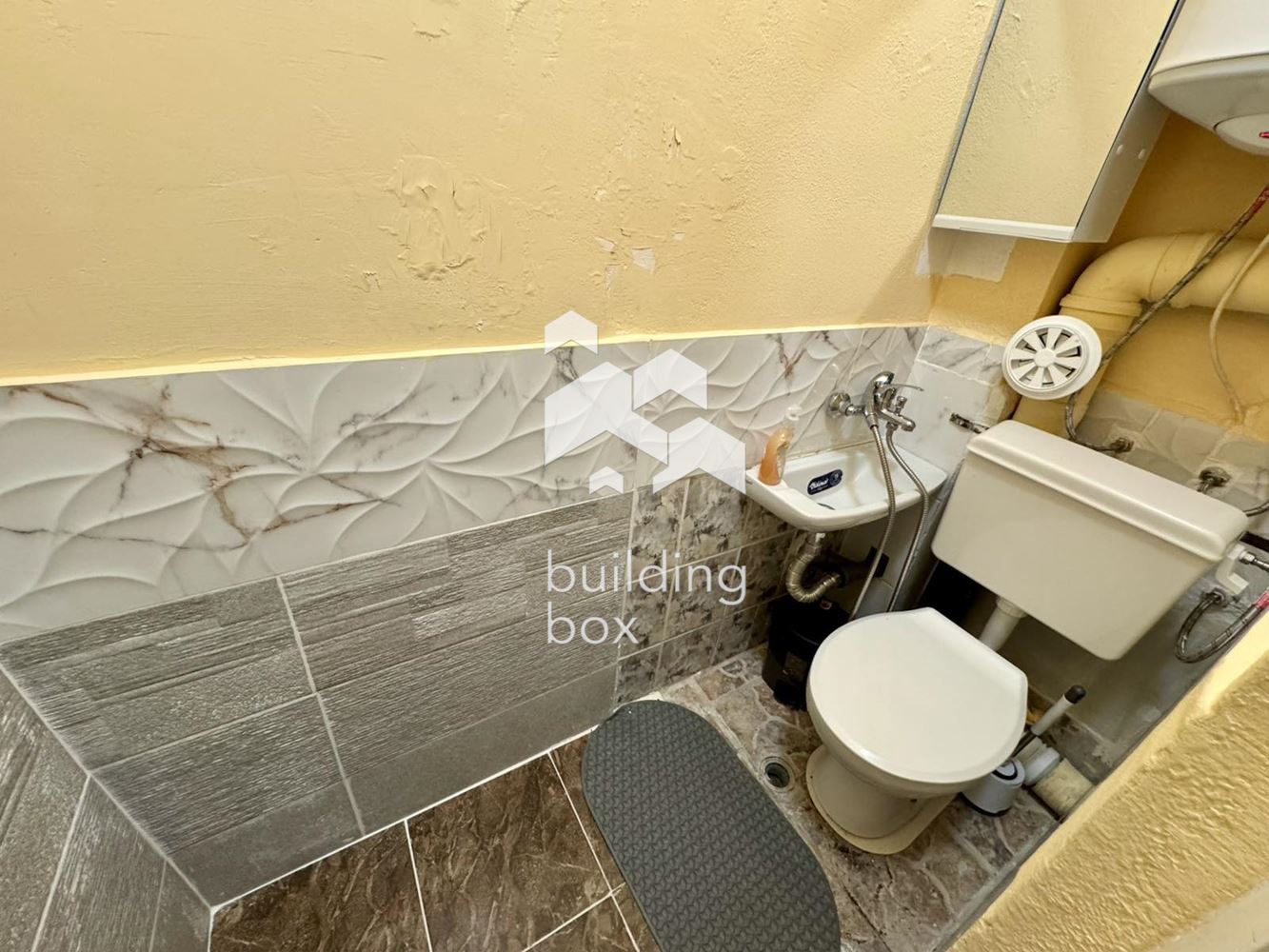 Легла под наем в ТОП център - 0