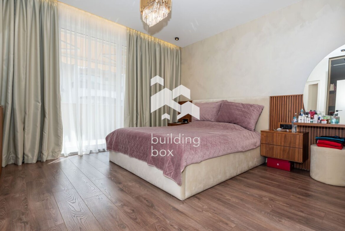 Триетажна луксозна къща в град Пловдив, кв. Остромила - 0