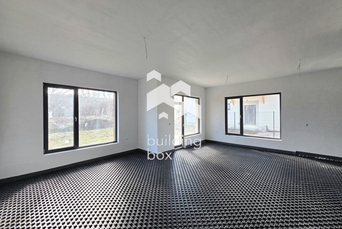 Качество! Простор с двор 600 кв.м.! Еднофамилна къща с Акт 16! - 0