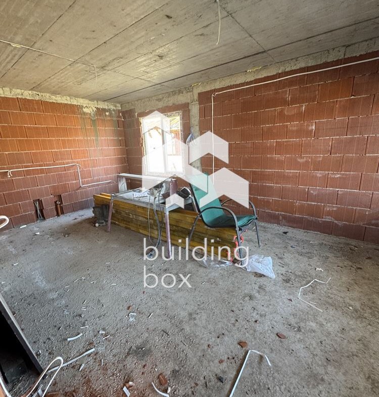 Самостоятелна къща в село Маноле - 0