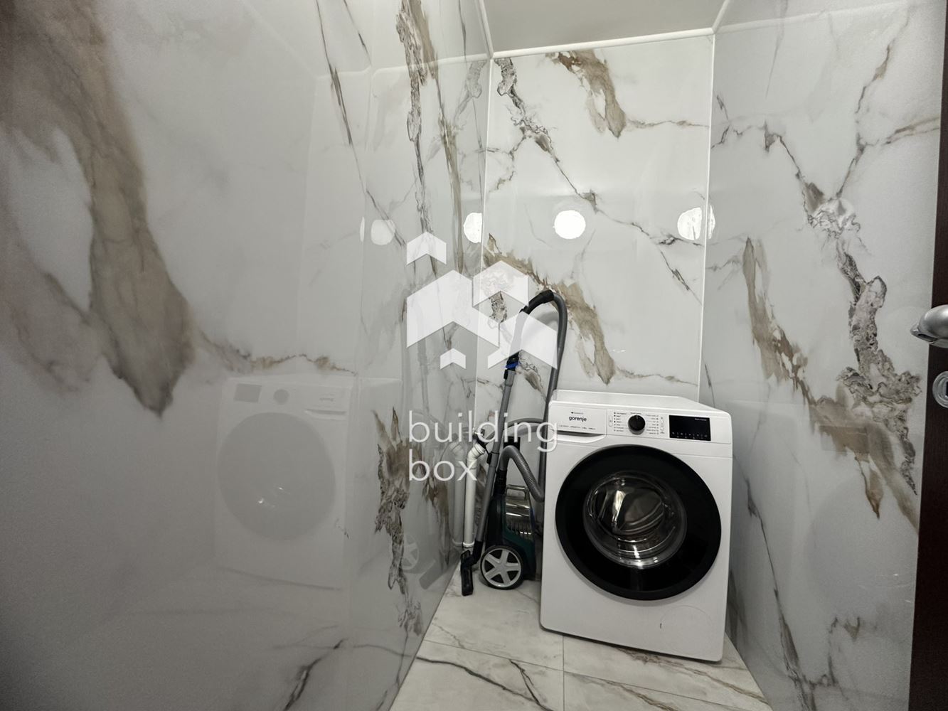 Тристаен апартамент до Второ РПУ - 0