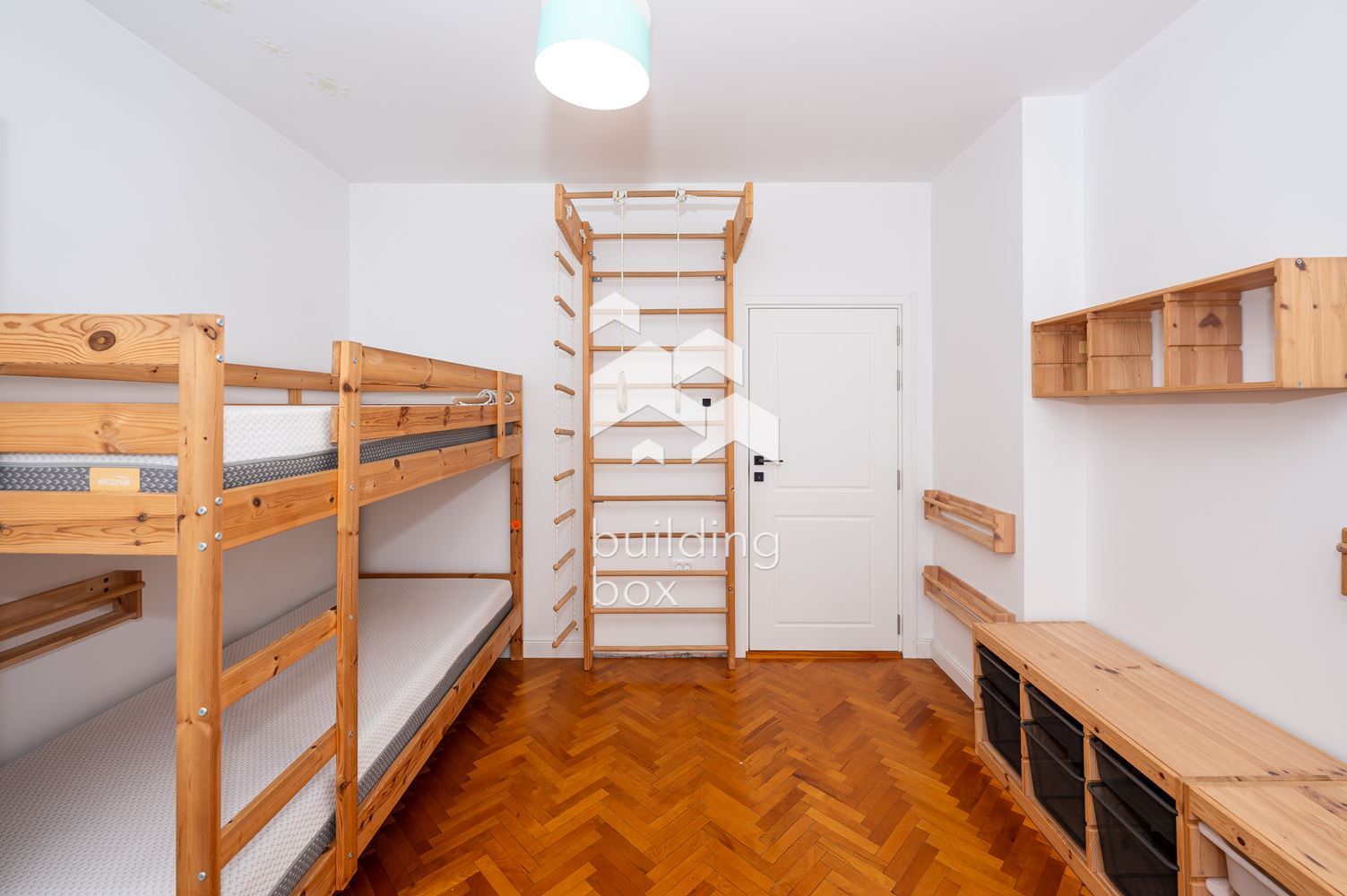 Уютен, обзаведен тристаен апартамент - кв. Каменица 1 - 0