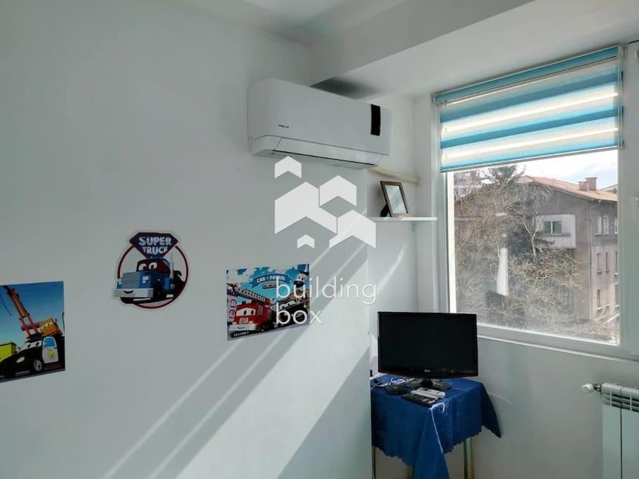 Свеж и уютен тристаен апартамент в кв. Изток - 0