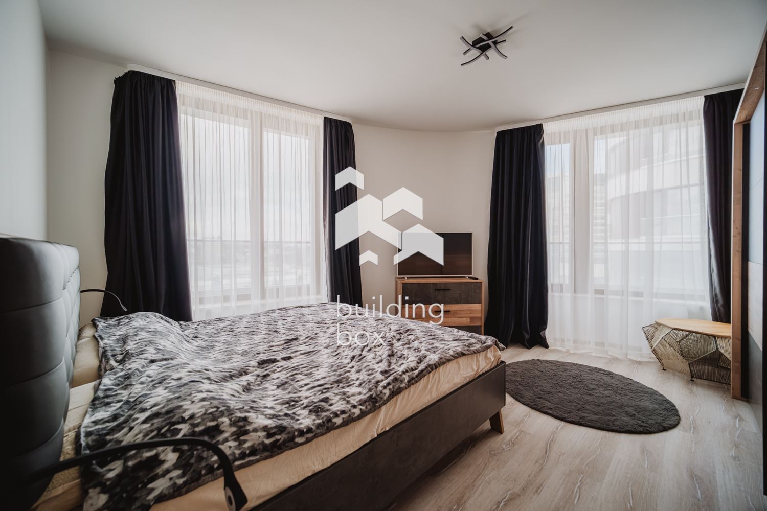 Тристаен обзаведен СИТИ ПАРК ЮГ - 0