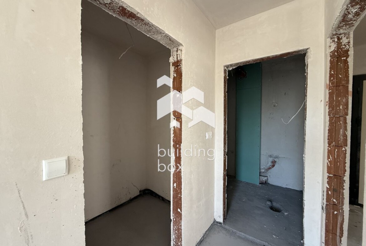 Тристаен апартамент пред АКТ16 - кв. Остромила - 0