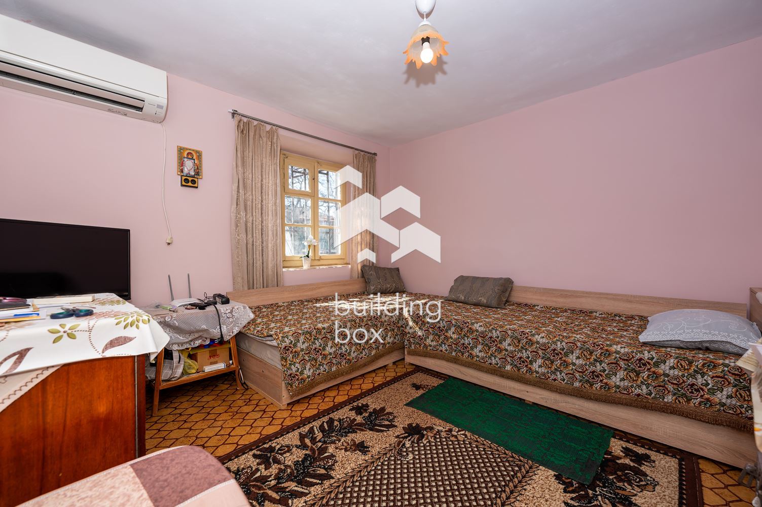 Фамилна къща с двор в с. Шишманци - 0