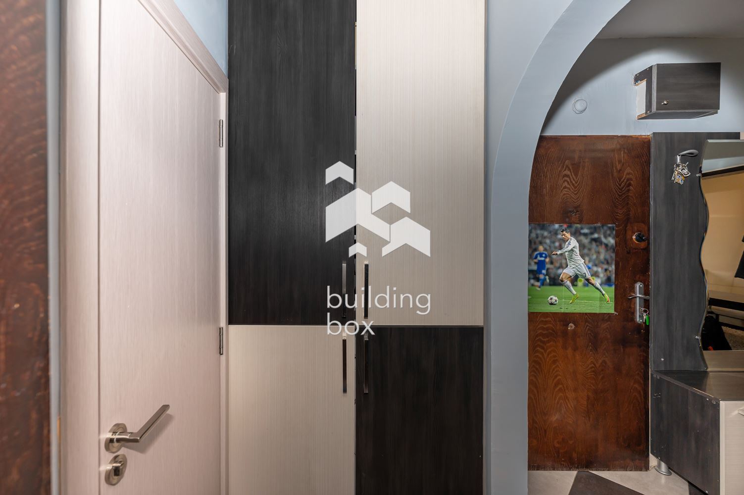 Апартамент с три отделни помещения срещу Съдебната палата - 0