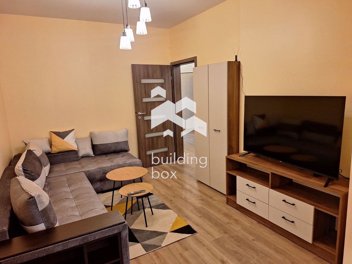 Тристаен апартамент на метри от храм-паметника Ал. Невски