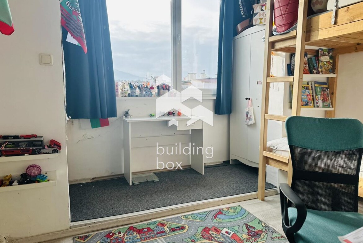 Светъл тристаен апартамент - 0