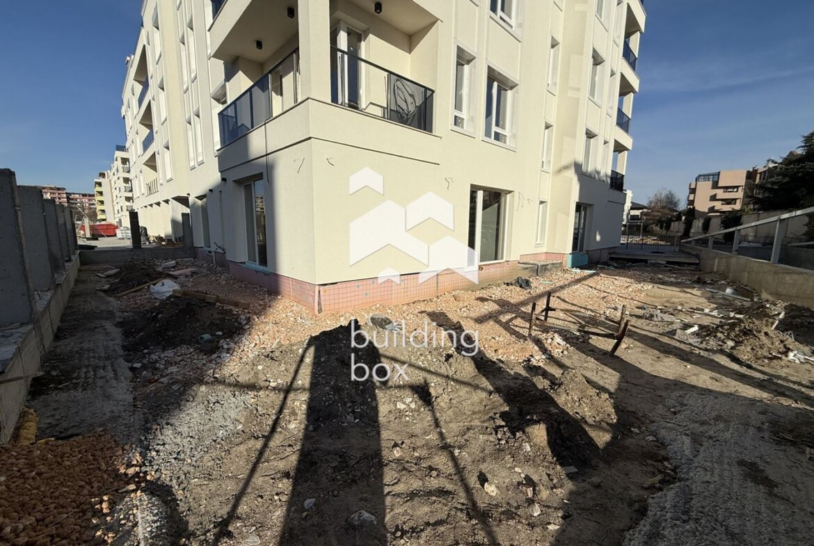 Тристаен апартамент с двор пред АКТ16 - кв. Остромила - 0