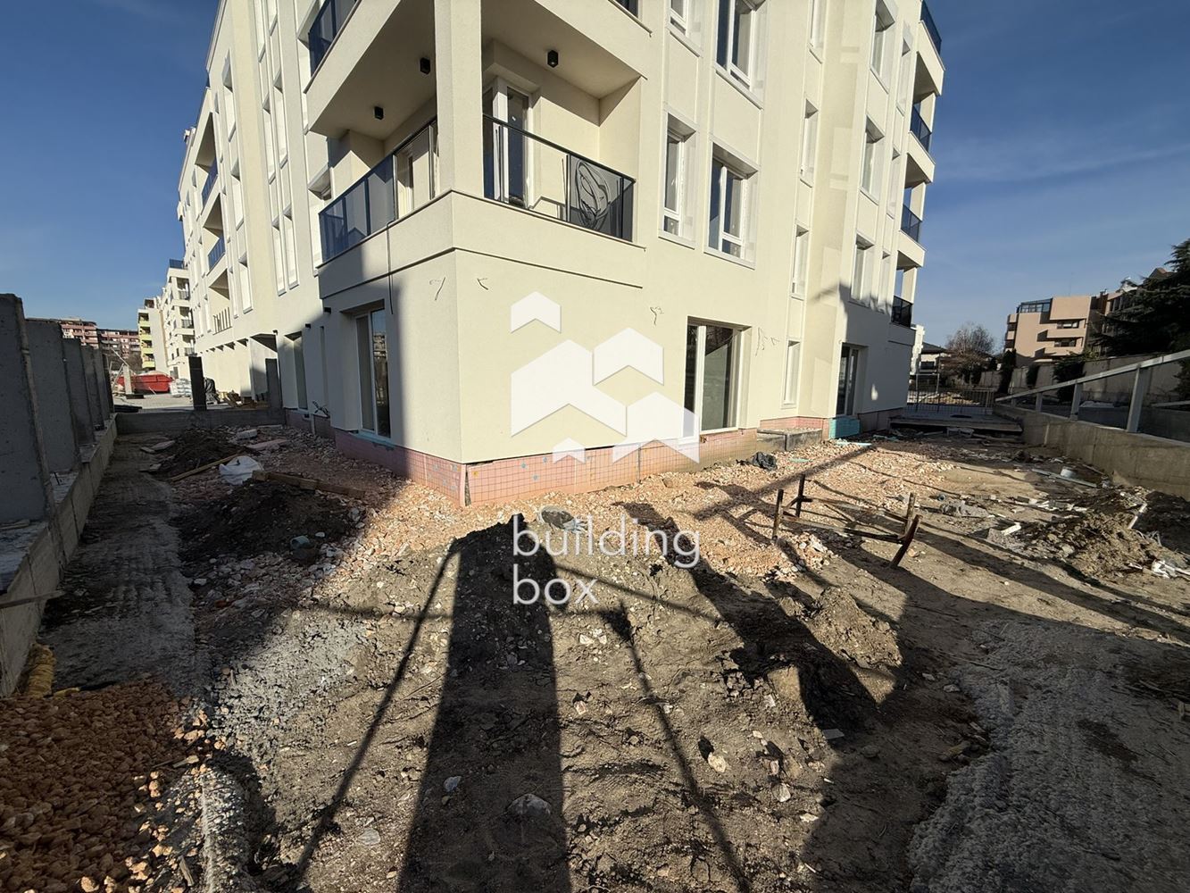 Тристаен апартамент с двор пред АКТ16 - кв. Остромила - 0