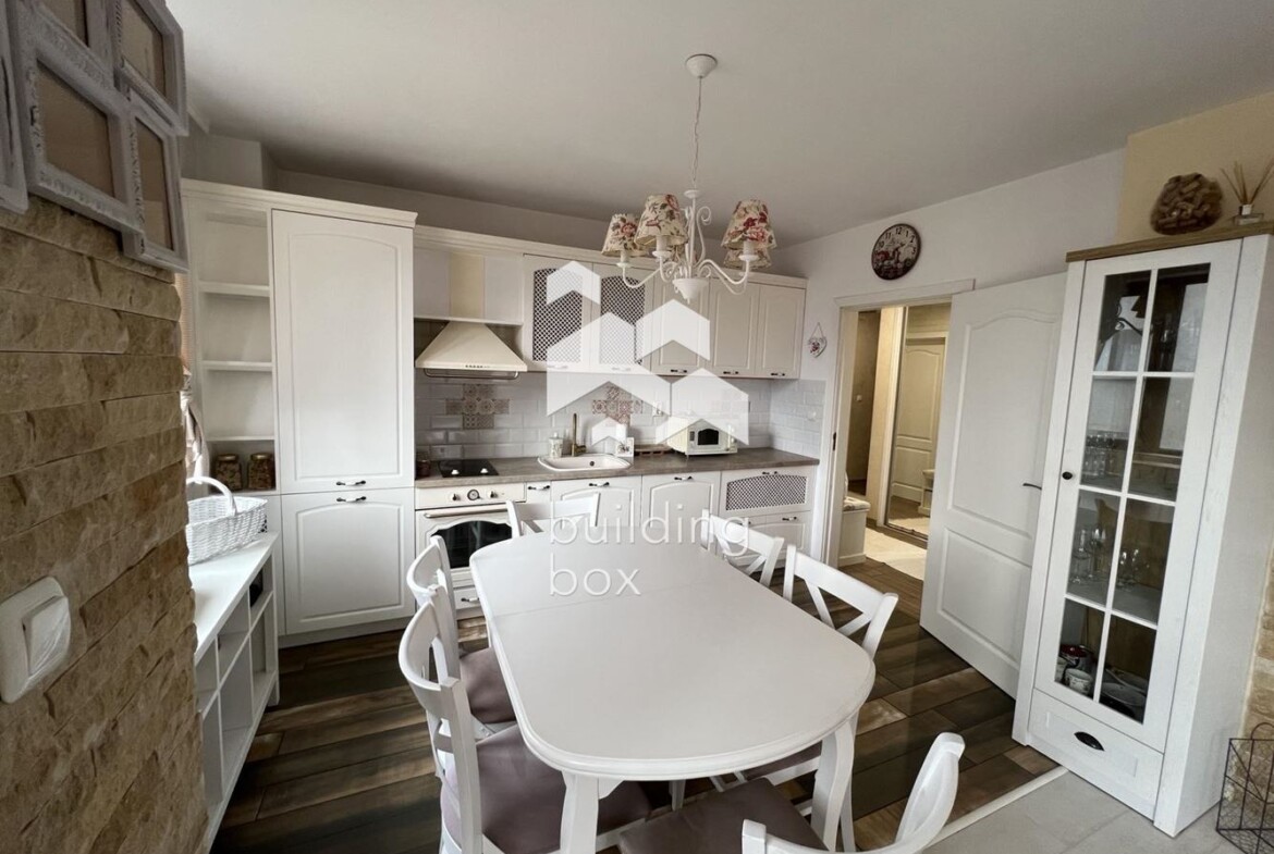 Тристаен апартамент - кв. Прослав - 0