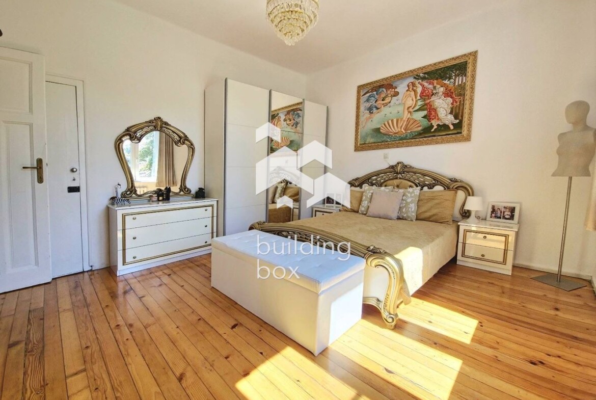 Тристаен апартамент на ул. "Любен Каравелов" - 0