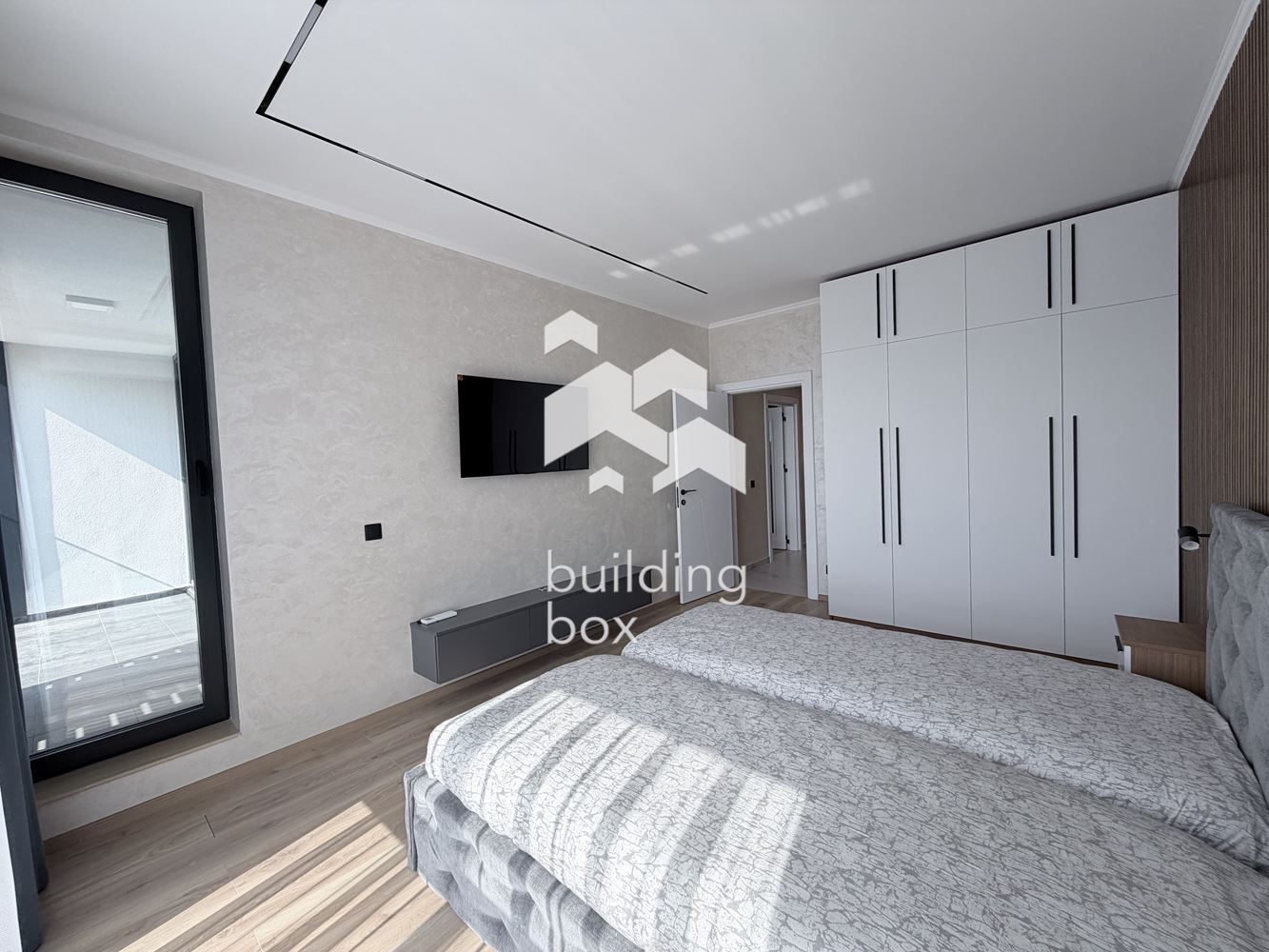 Тристаен луксозен апартамент под наем - к-с Роял Гардън - 0