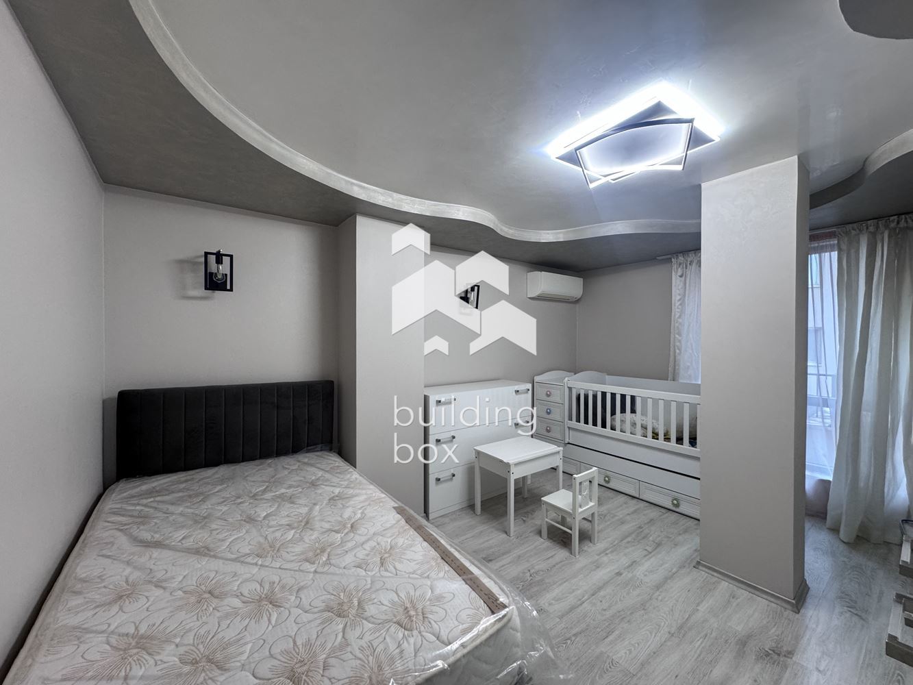 Тристаен луксозно обзаведен апартамент под наем - 0