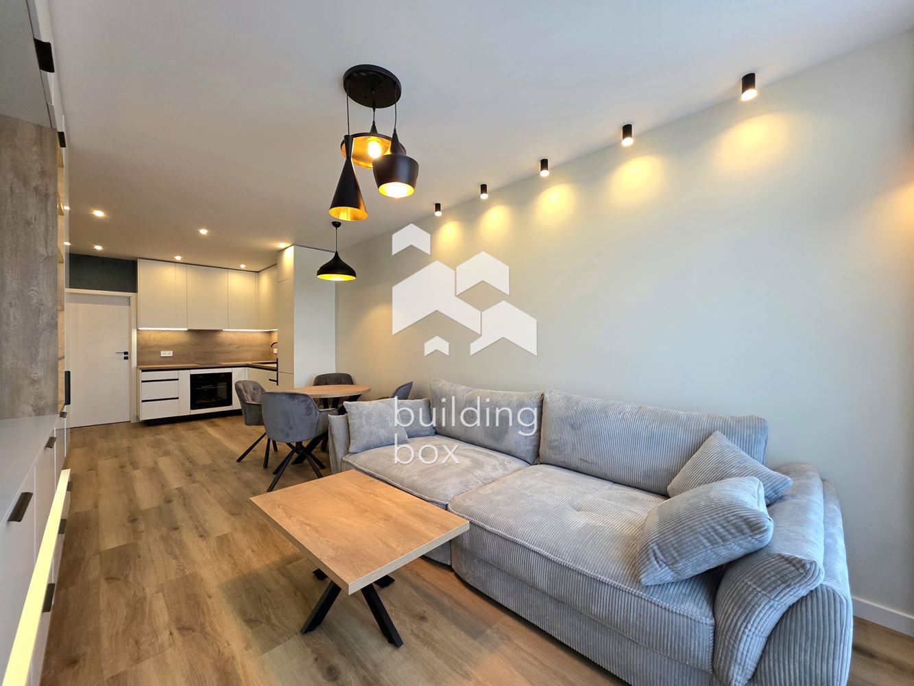 Светъл и просторен апартамент в MONA 3