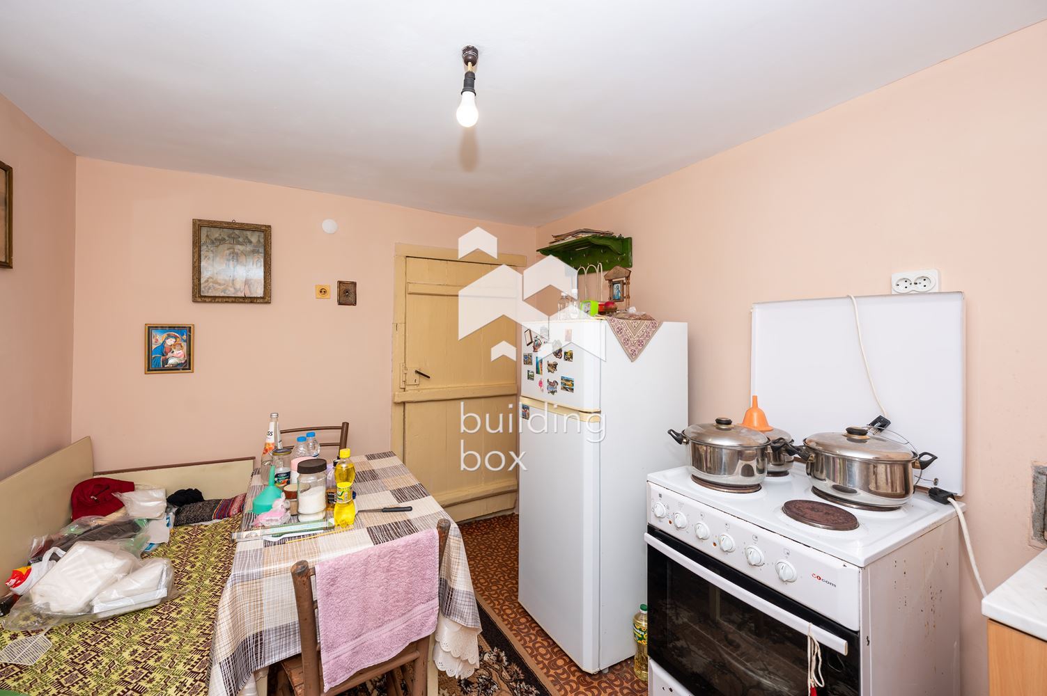 Фамилна къща с двор в с. Шишманци - 0