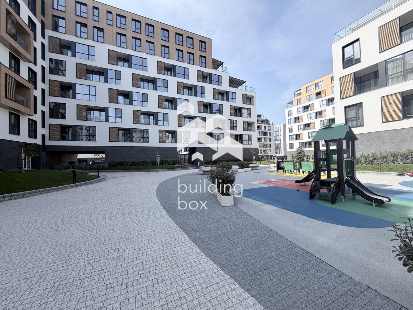 Тристаен луксозен апартамент под наем - к-с Роял Гардън - 0