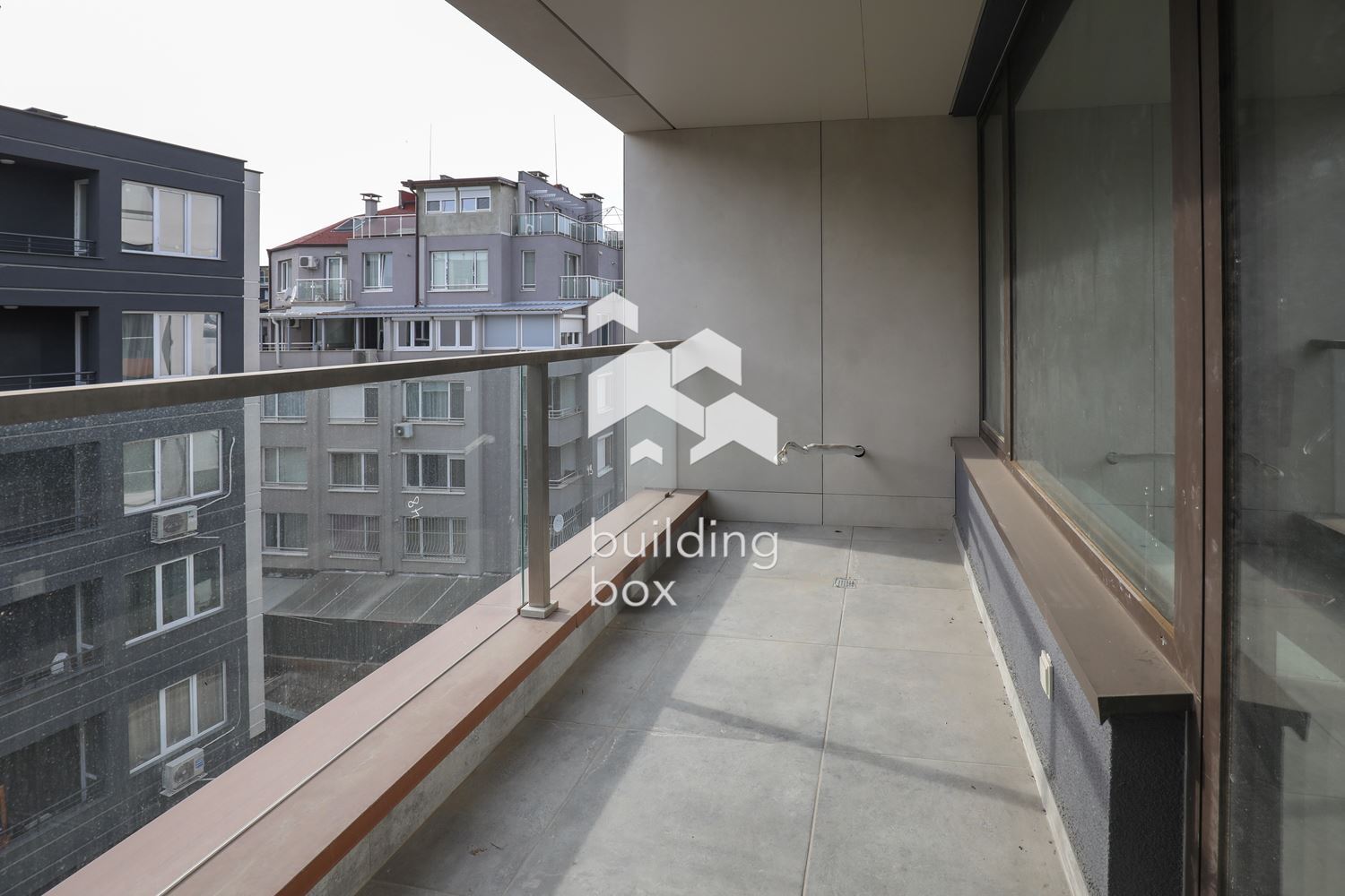 Нов слънчев 3-стаен апартамент - над 30 кв.м. всекидневна - 0